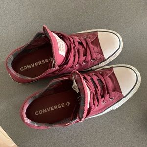 Burgundy converse